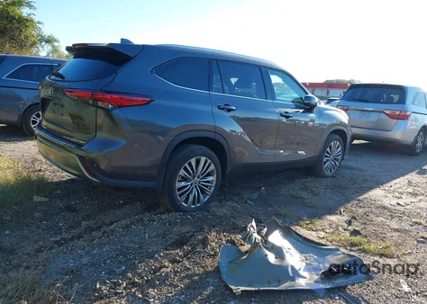 2021 Toyota Highlander Platinum z USA, uszkodzony, nr VIN 5TDFZRBH5MS138398